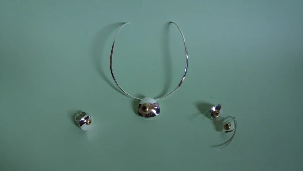 Conjunto de joyas gargantillas, pendientes y anillo's foto | Soteras Joyería |  BizneCubano
