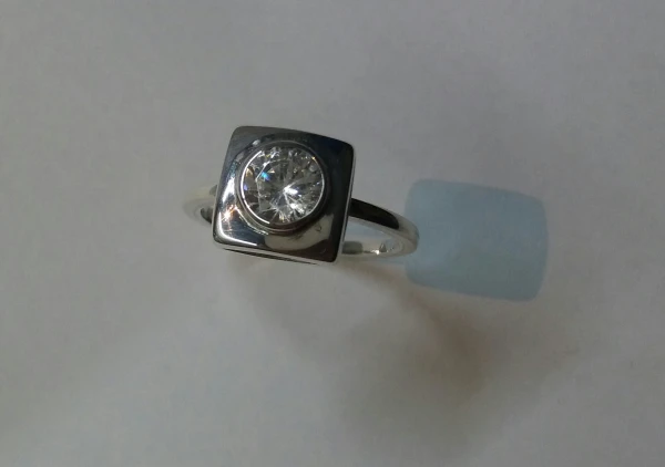 anillo cuadrado's foto | Soteras Joyería |  BizneCubano