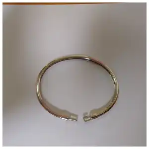 Pulso rígido con ildee dentro miniatura 2